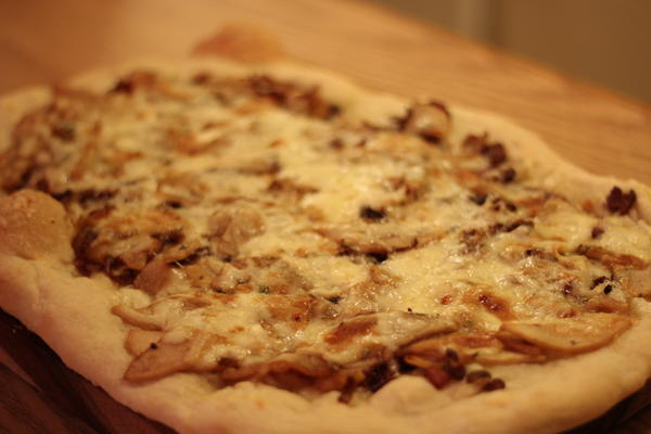 Caramelized Onion and Apple Pizza