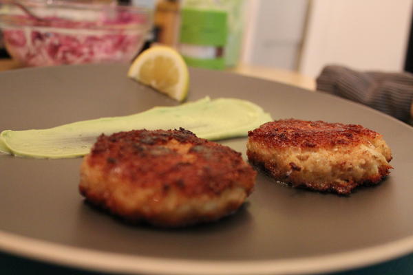 Crab Cakes with an Avocado/Yogurt sauce